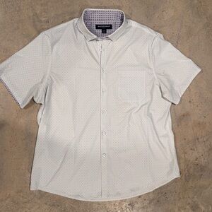 Mizzen+Main White and Blue Short Sleeve Button Down Shirt